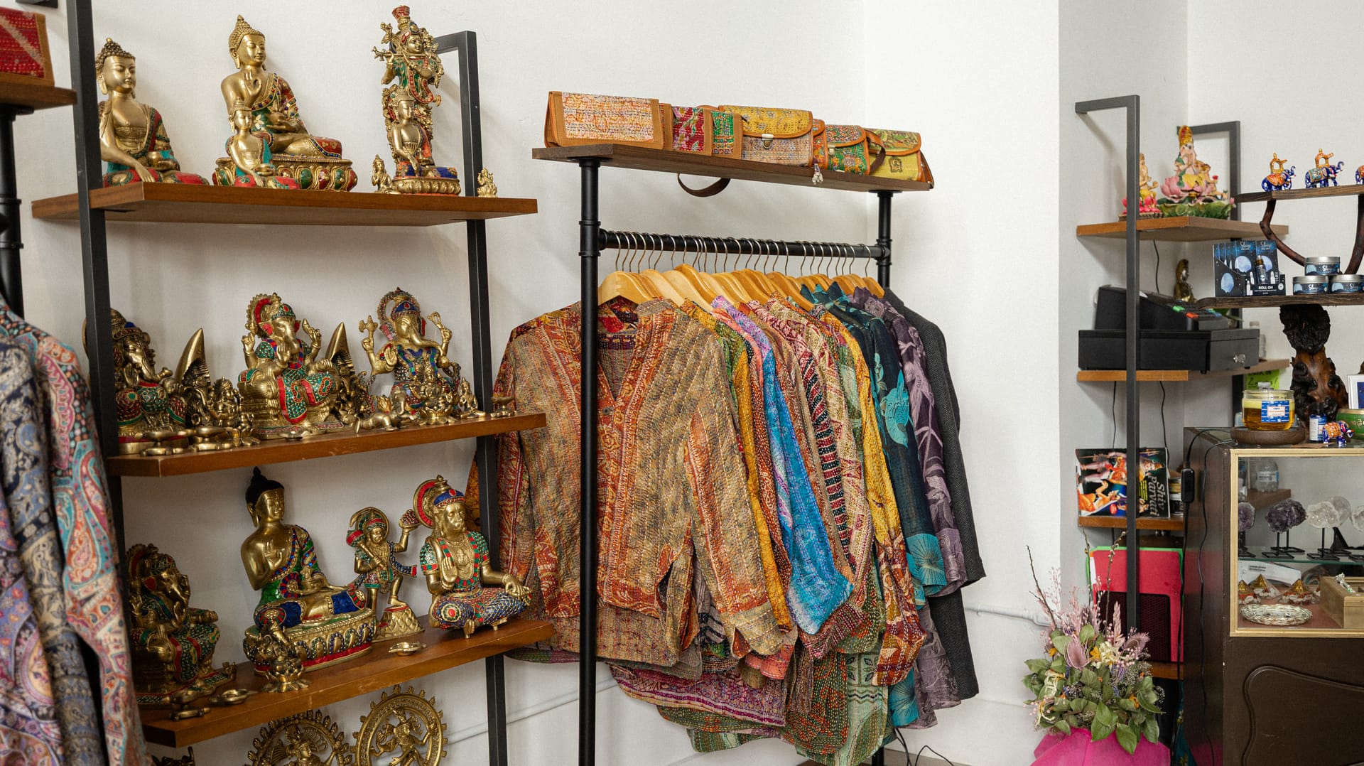 Taj Mahal Emporium crafts